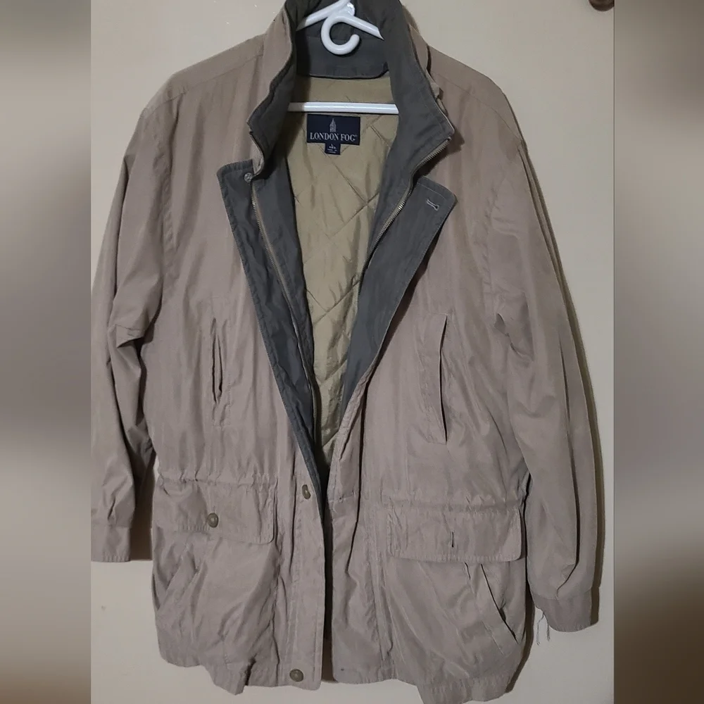 London Fog Size L Men's Beige and Gray Jacket Hood Folds into Collar